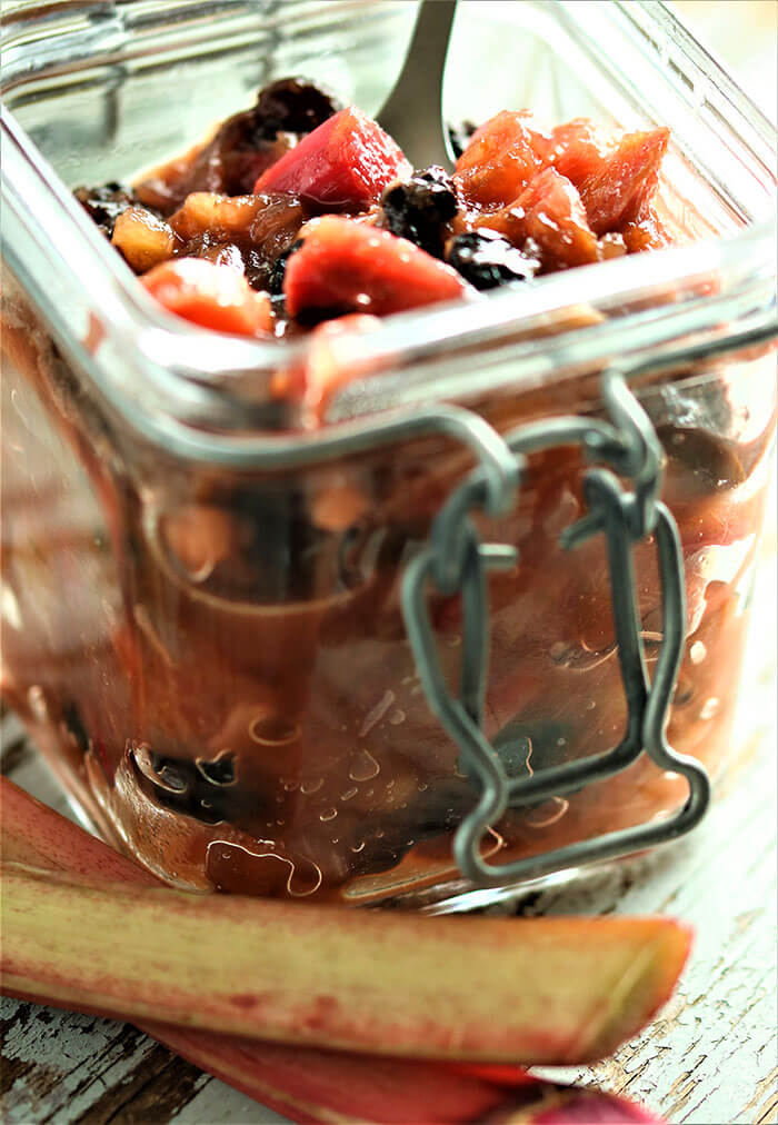 Flip Lid Jar of Rhubarb Ginger Chutney