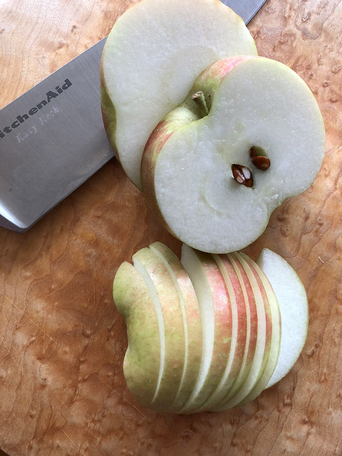 Cutting the apple