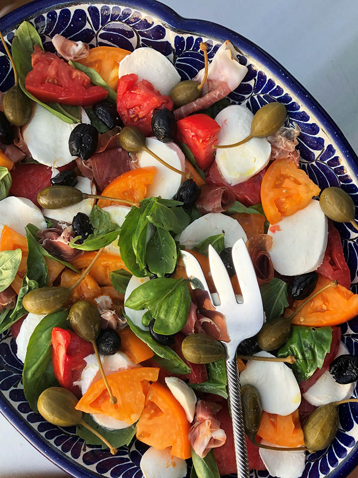 Caprese Antipasti w caperberries